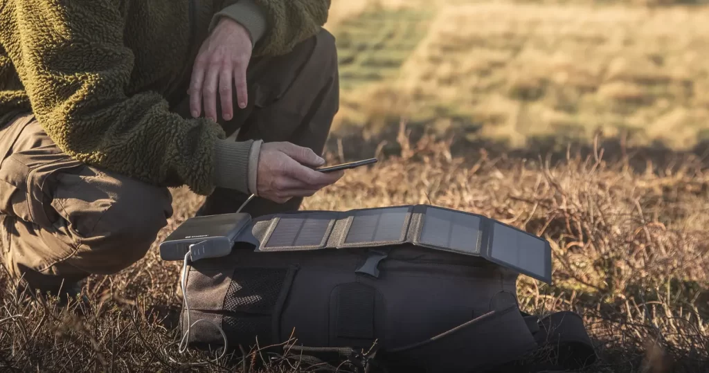 Sursă de energie portabilă și durabilă cu Sandberg Solar 4-Panel