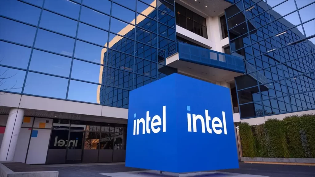 Intel concediază 15.000 de angajați pe măsură ce Nvidia își reduce cota de piață